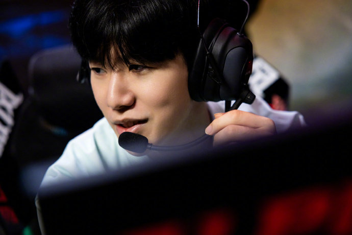 刺的压哨豪 刺的压哨豪